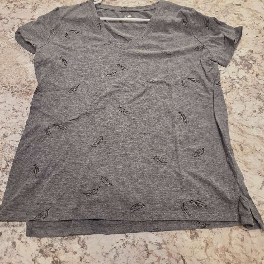 Grey T shirt.